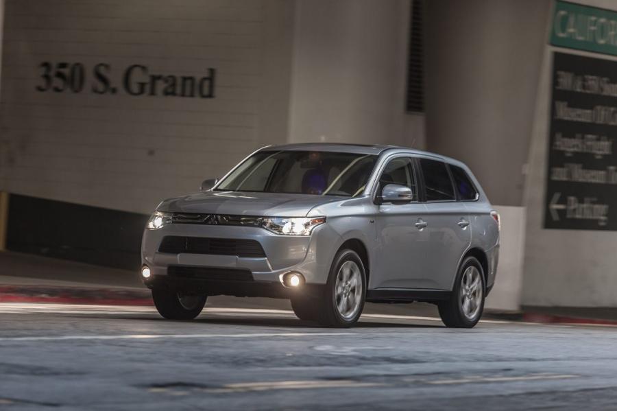  Mitsubishi Outlander 2014 года  (фото 105 из 136)